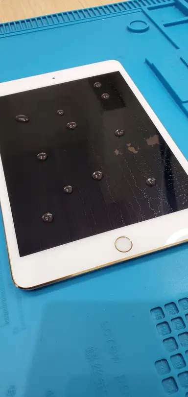 iPad修理安城 iPadmini4のガラスコーティング施工|安城駅徒歩3分|iPhone・Switch・iPad修理ならアロウズリペア安城がおすすめ！JR安城駅から徒歩3分、データそのまま即日修理、Switch修理もお任せ下さい。お客様のお悩み解決致します。