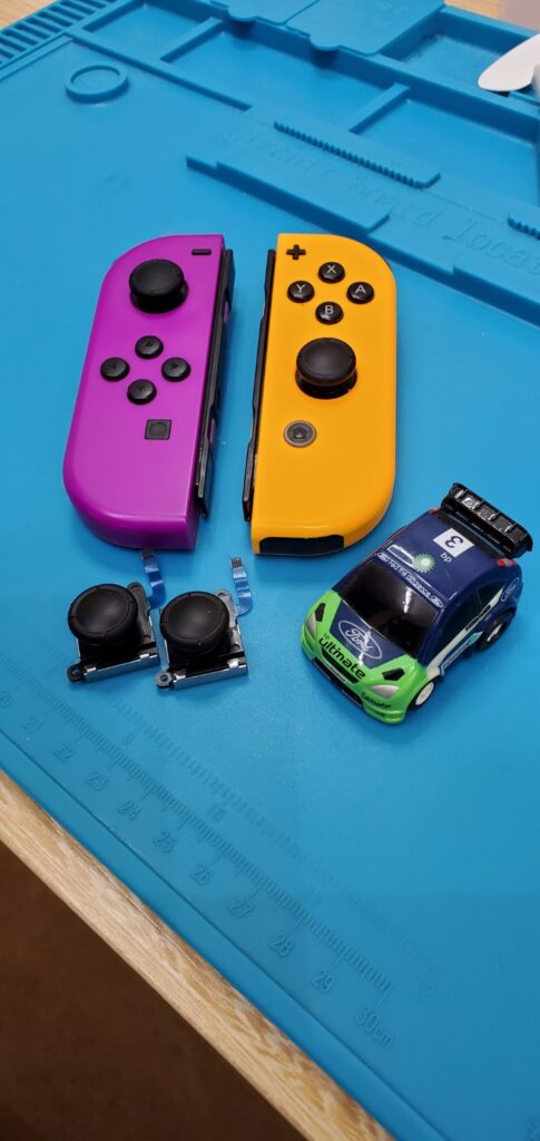 安城市よりアナログステック左右交換依頼。|安城駅徒歩3分|iPhone・Switch・iPad修理ならアロウズリペア安城がおすすめ！JR安城駅から徒歩3分、データそのまま即日修理、Switch修理もお任せ下さい。お客様のお悩み解決致します。